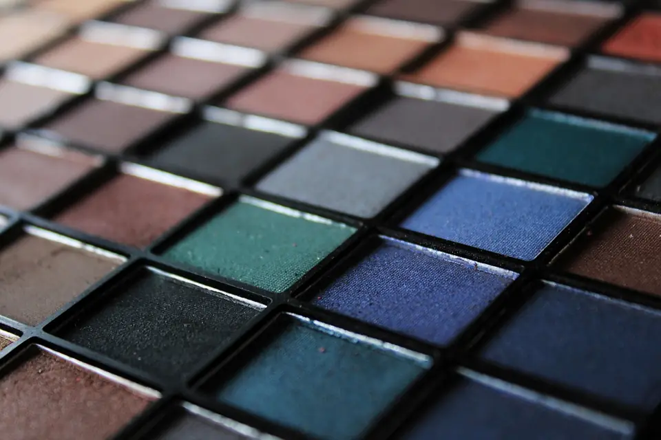 Photo d'illustration du cours « École Vendôme — Maquillage professionnel » : Finish du rouge à lèvres
